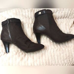 Chic Dark Brown Heeled Boots with Pointed Toe and High Heel